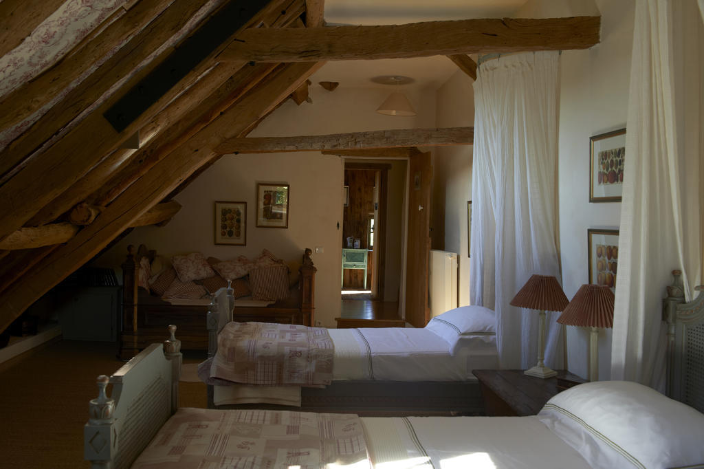 Mas De Garrigue Bed & Breakfast Calvignac Room photo